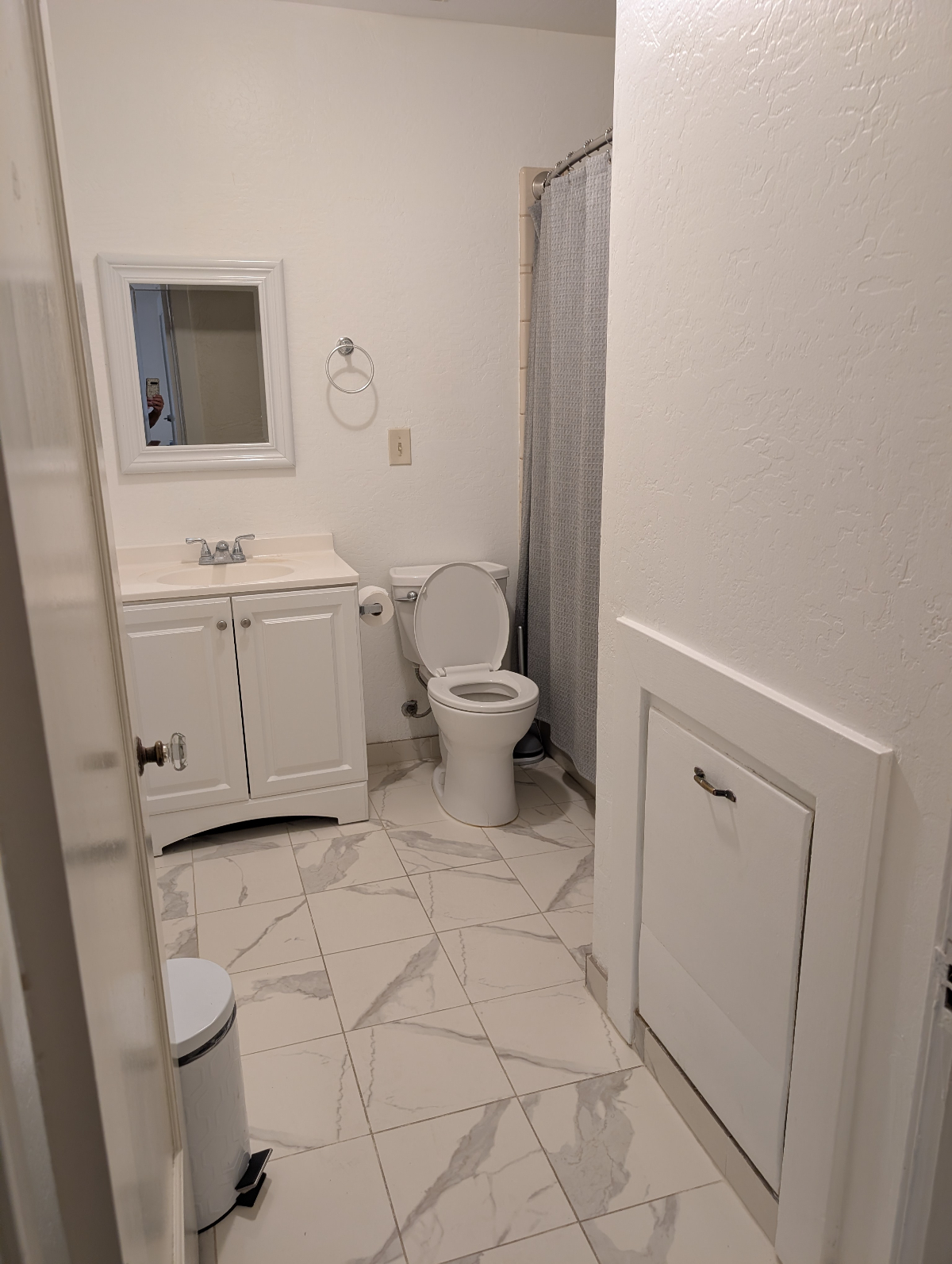 Large Furnished Private Room with Private Bathroom - Photo 6
