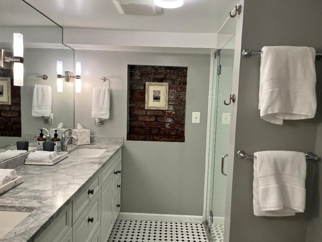Fabulous 1 Bedroom Plus Office English Basement Apartment on Capitol Hill - Photo 3