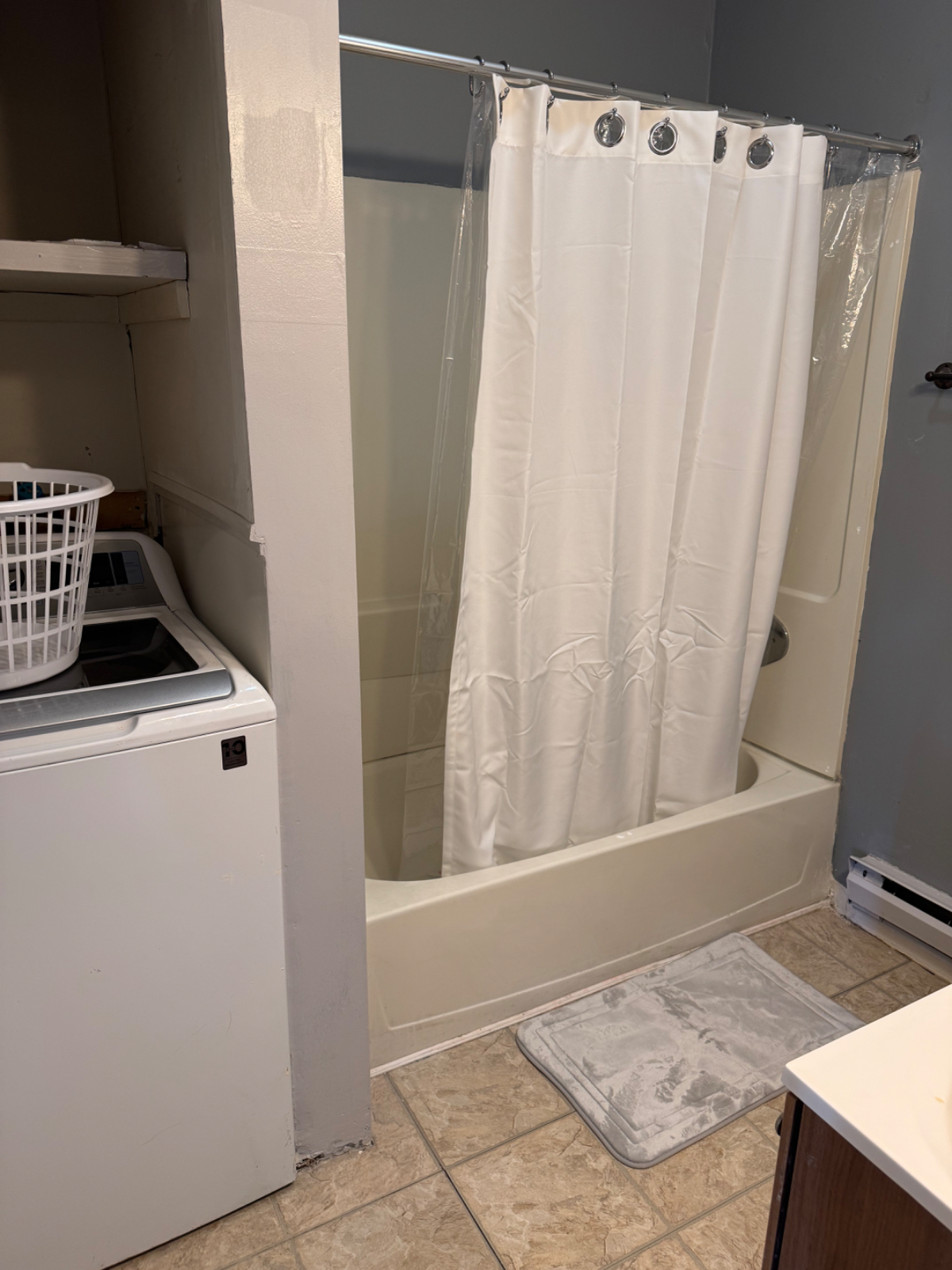 Charming apartment room in Troy. Parking and Utilities included - Photo 7