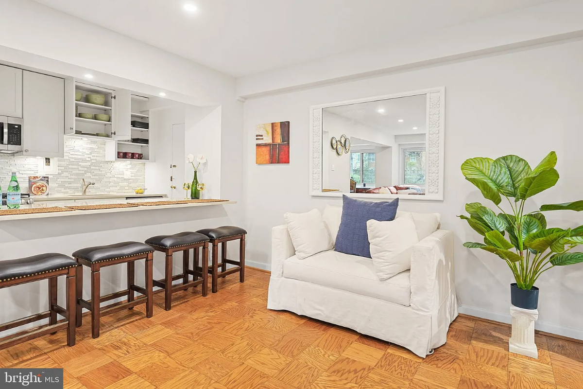 Beautiful Condo Near American University and Georgetown Parking / Utilities Included - Photo 8