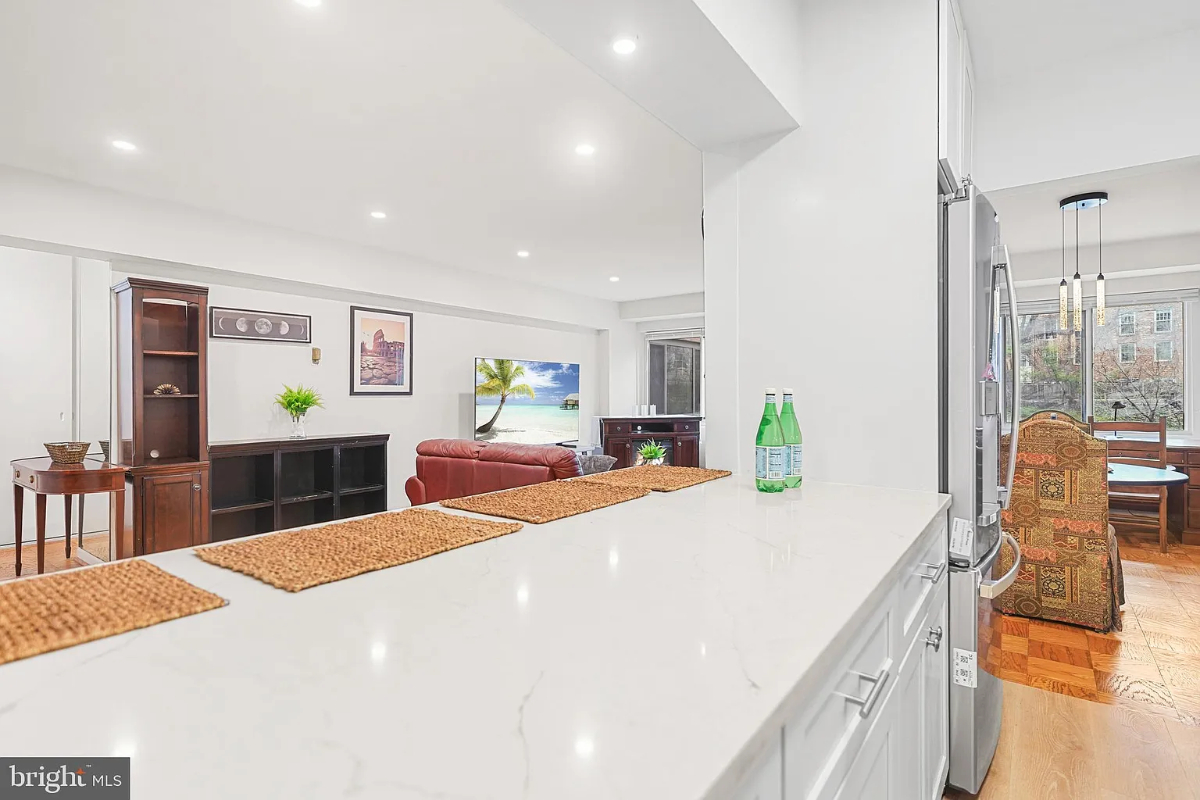Beautiful Condo Near American University and Georgetown Parking / Utilities Included - Photo 10