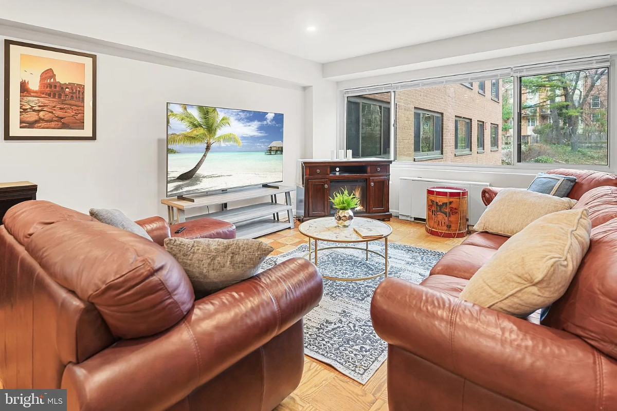 Beautiful Condo Near American University and Georgetown Parking / Utilities Included - Photo 1