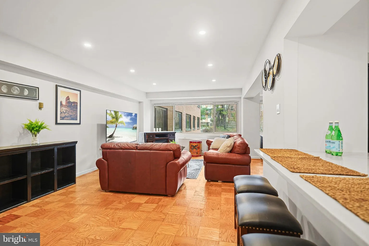 Beautiful Condo Near American University and Georgetown Parking / Utilities Included - Photo 3