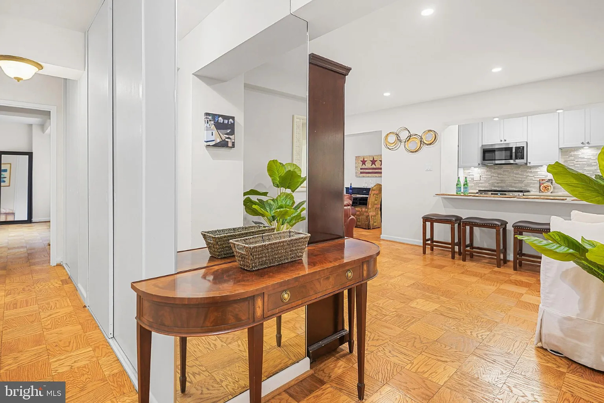 Beautiful Condo Near American University and Georgetown Parking / Utilities Included - Photo 6