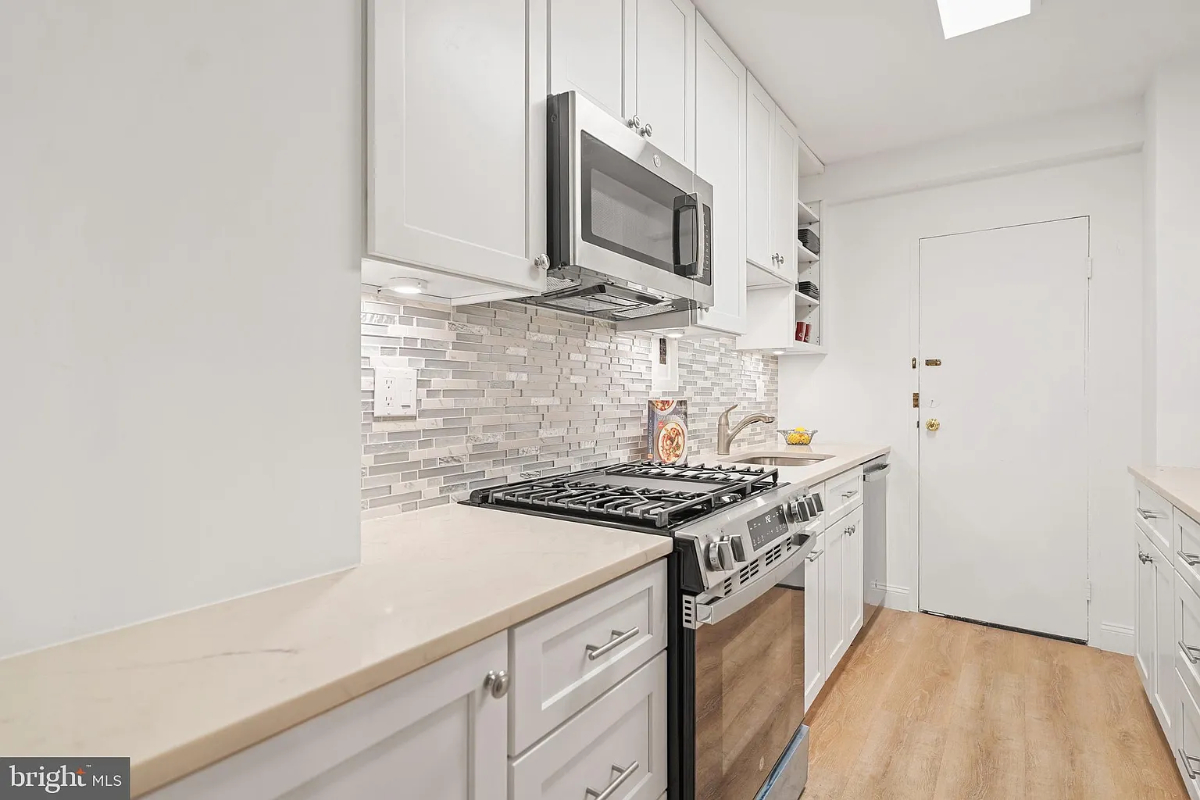 Beautiful Condo Near American University and Georgetown Parking / Utilities Included - Photo 11