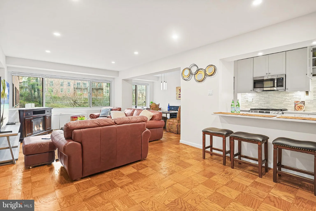 Beautiful Condo Near American University and Georgetown Parking / Utilities Included - Photo 5