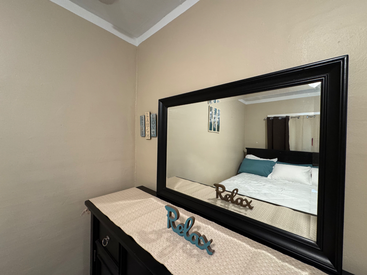 Cozy Upper Apartment - Photo 6