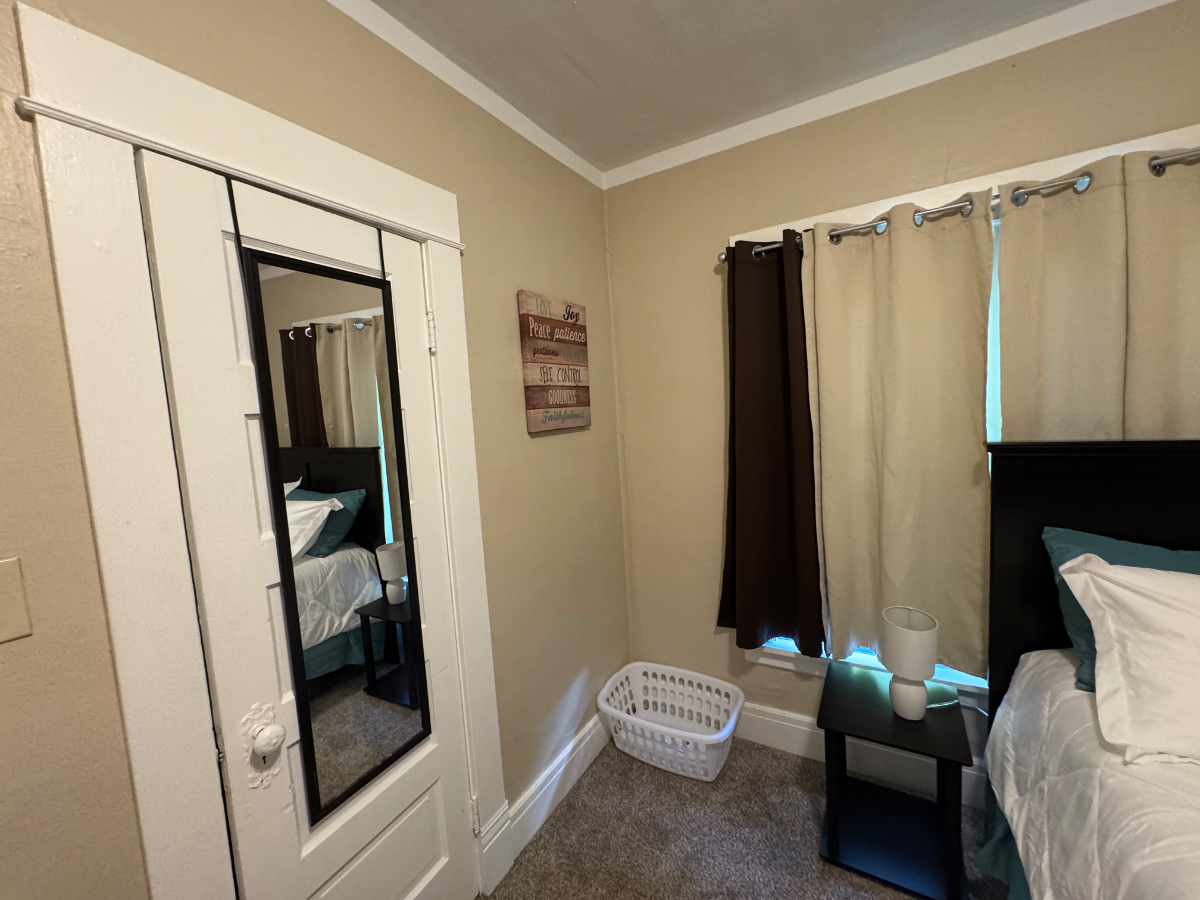 Cozy Upper Apartment - Photo 7