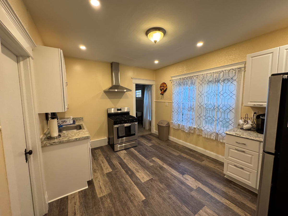 Cozy Upper Apartment - Photo 1