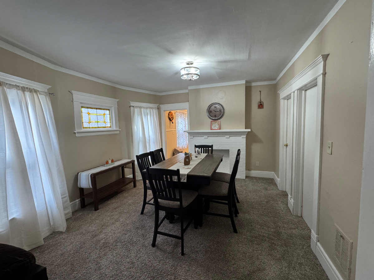Cozy Upper Apartment - Photo 11