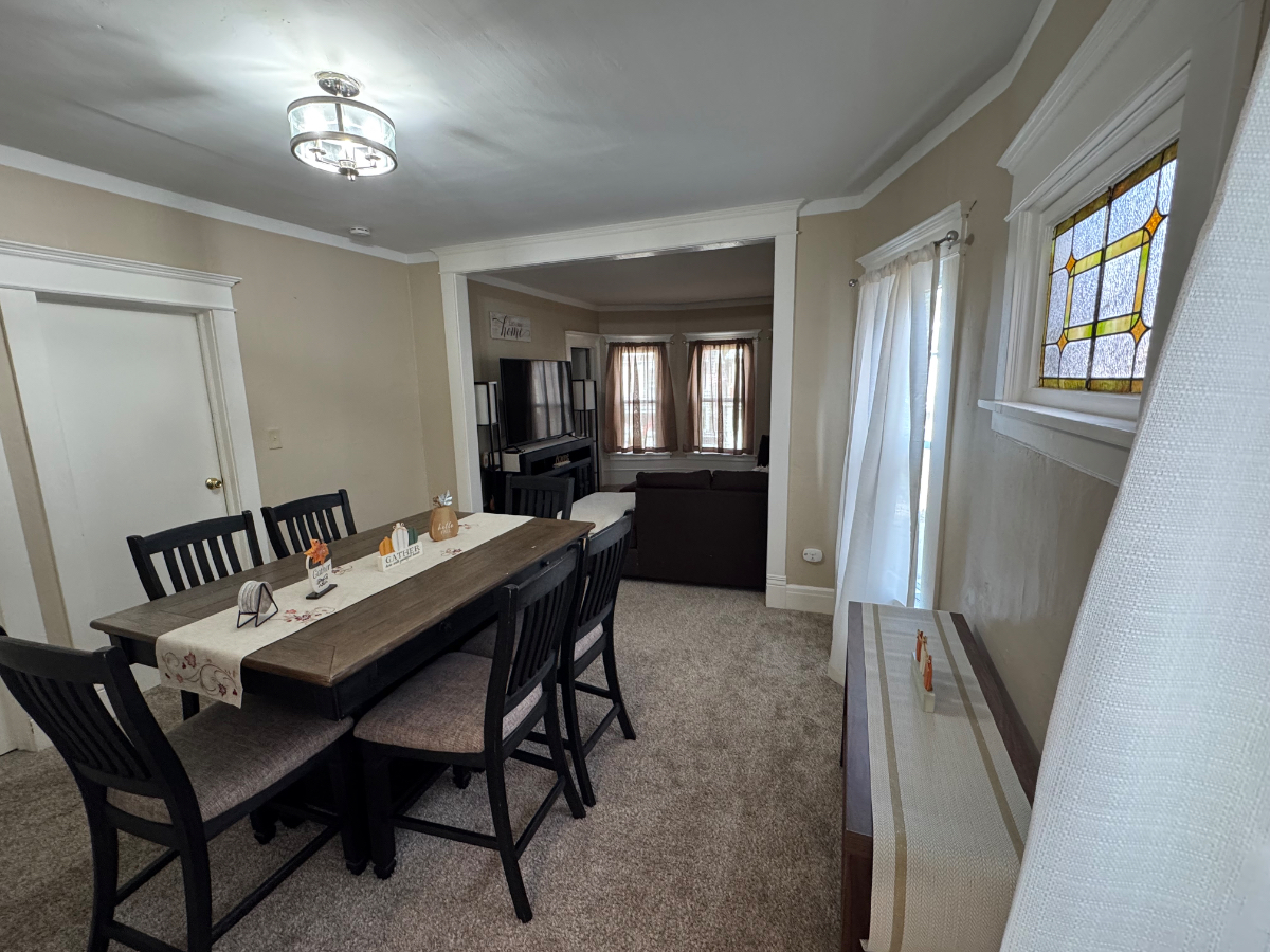 Cozy Upper Apartment - Photo 12