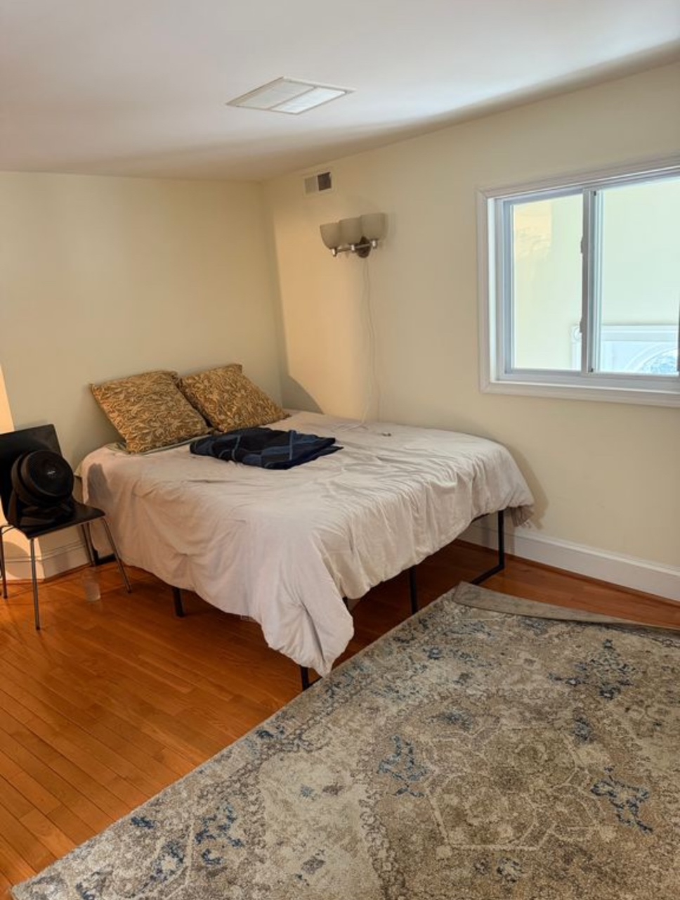 Cozy in Capitol Hill, Steps from Eastern Market Metro Stop - Photo 1
