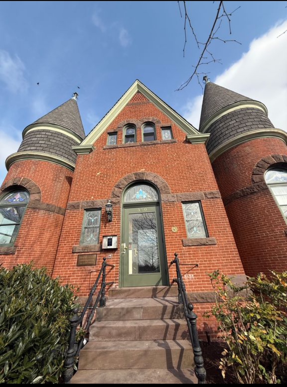 Cozy in Capitol Hill, Steps from Eastern Market Metro Stop - Photo 6