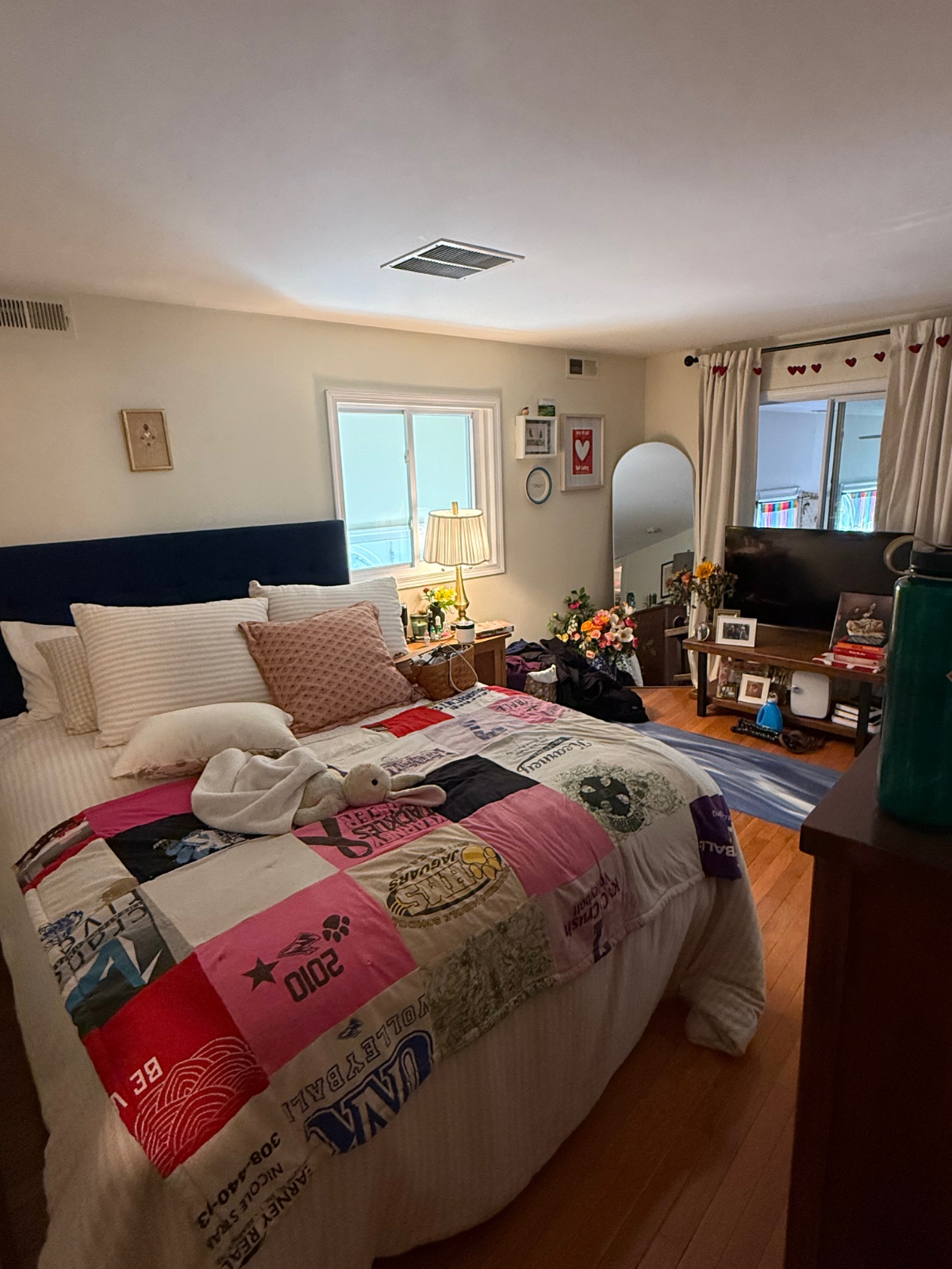 Cozy in Capitol Hill, Steps from Eastern Market Metro Stop - Photo 2