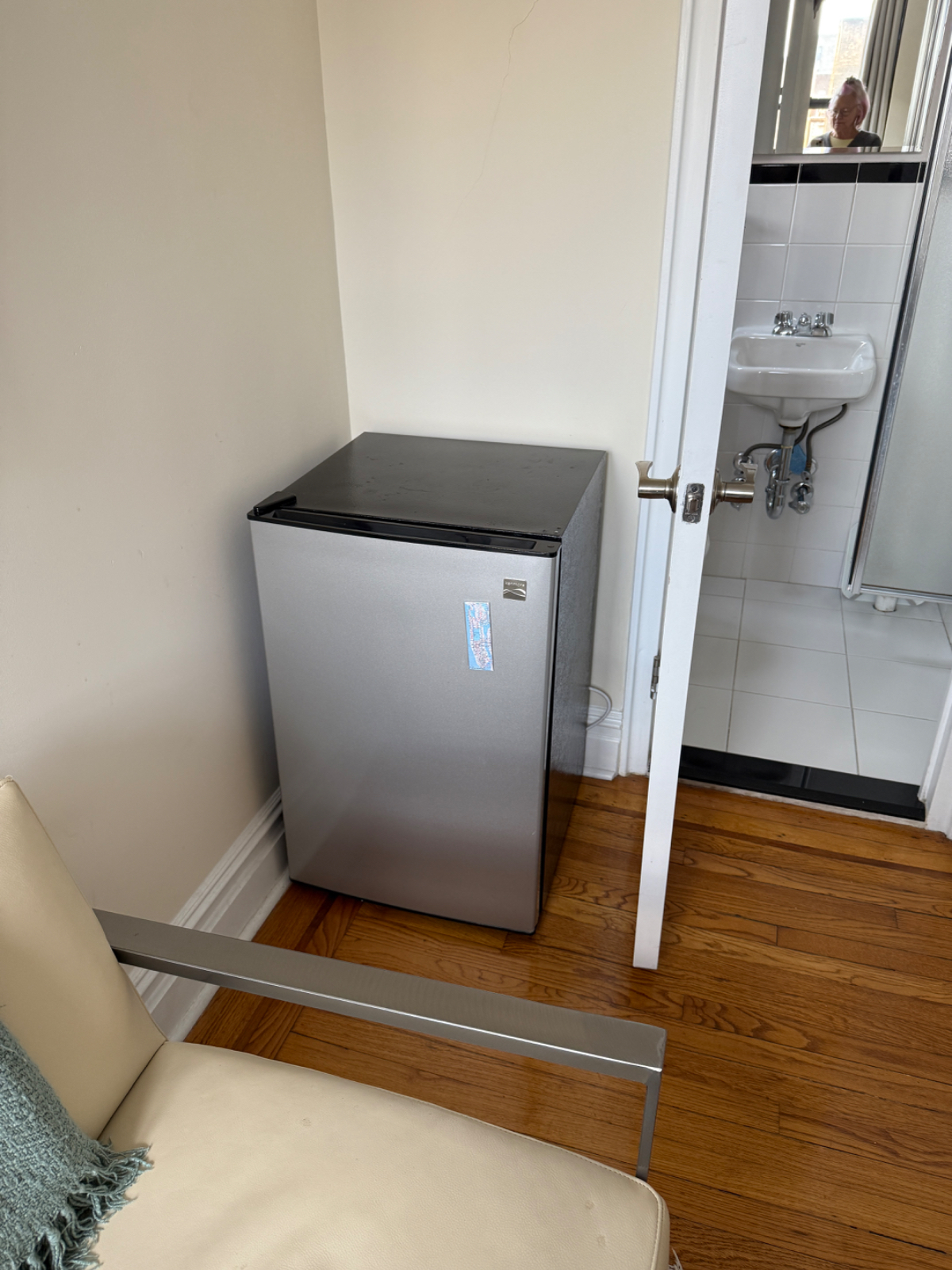 Bright And Cozy Queen Room With Full Apartment Access In Prime Location Near Top Hospitals - Photo 5