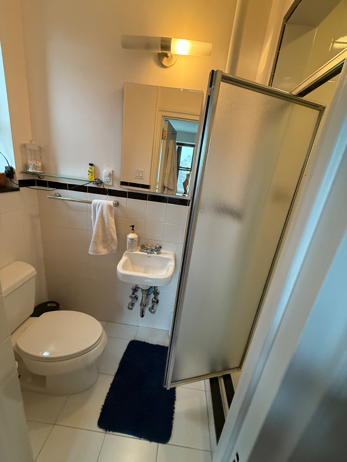 Bright And Cozy Queen Room With Full Apartment Access In Prime Location Near Top Hospitals - Photo 10