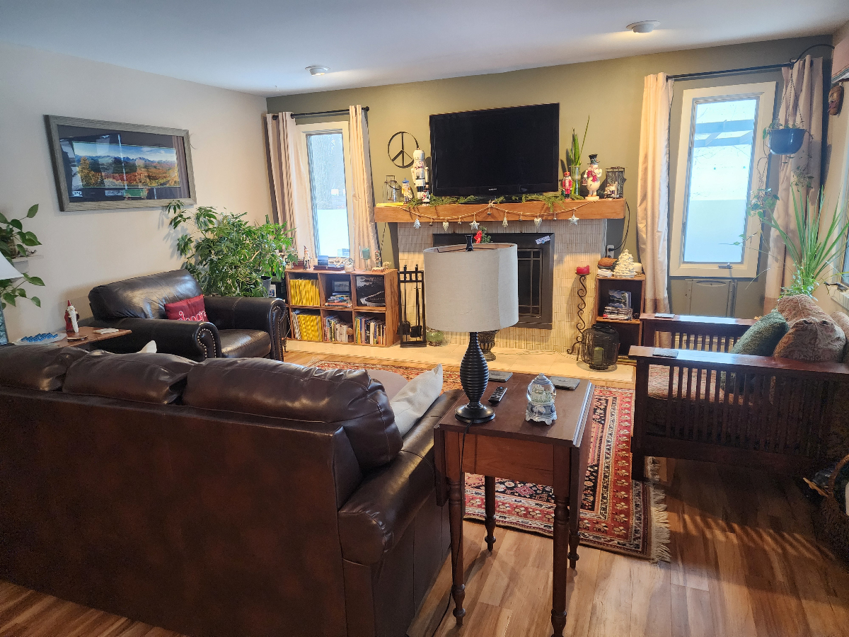 Great Neighborhood Home Near Lake - Photo 8