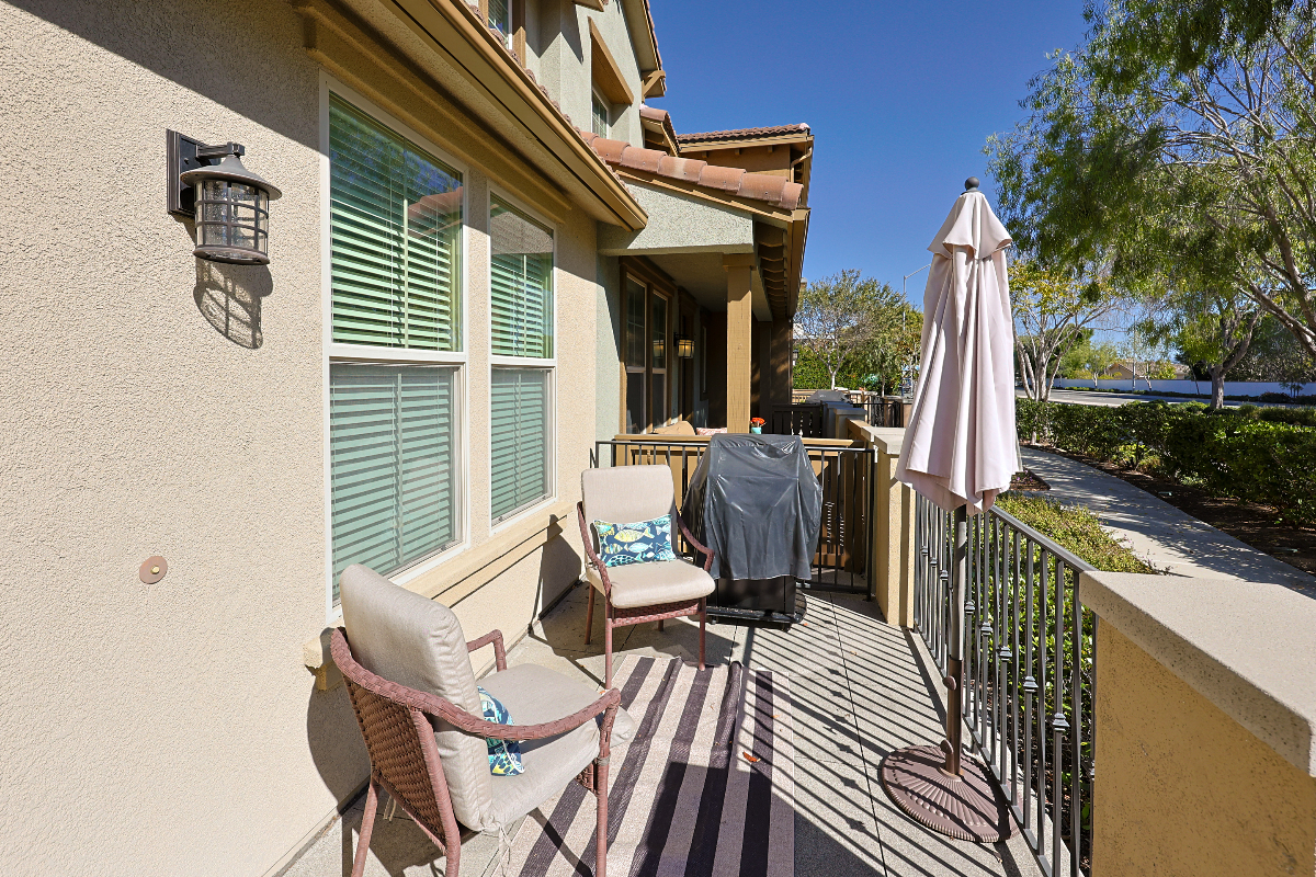 Fully Furnished 2-Bed, 2.5-Bath Home with Garage in HOA Community - Photo 2