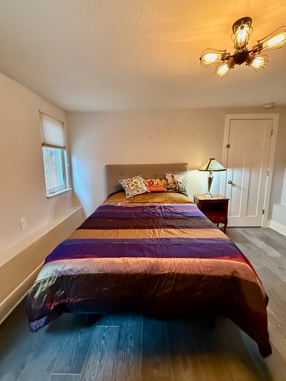 Bright Master Room W/ Ensuite Bath, Walk-In Closet - Photo 2