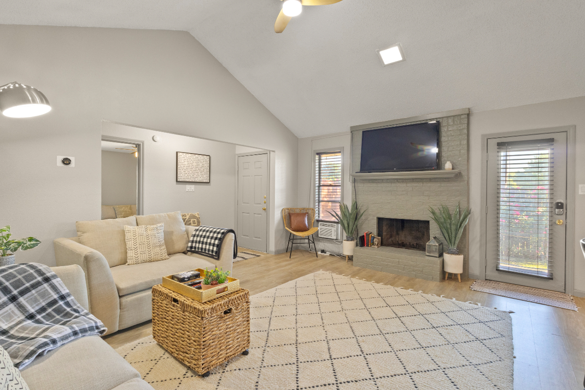 Centrally Located Private Boho Style 2 Bed 2 Bath Home - Photo 11