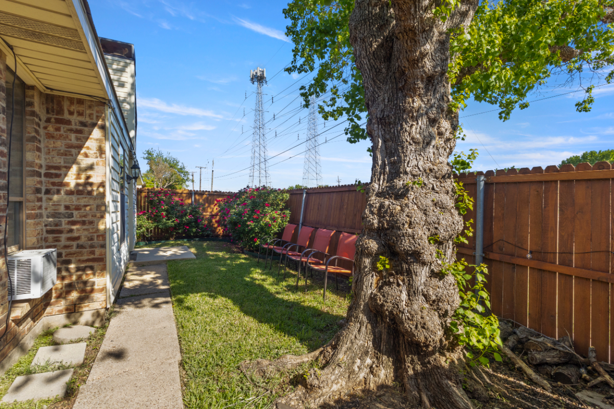 Centrally Located Private Boho Style 2 Bed 2 Bath Home - Photo 9