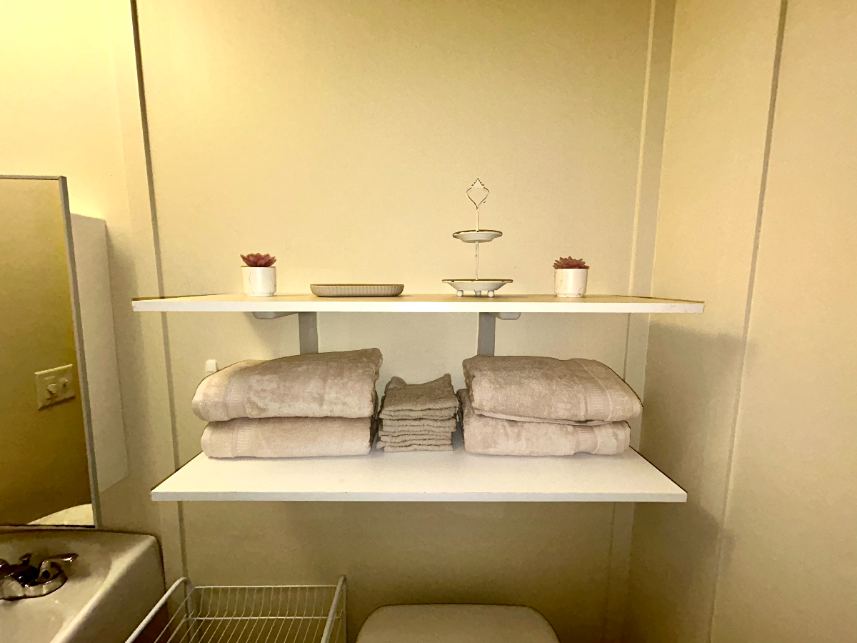 Modern 2BR/1BA Mobile Home - Fully Furnished, Walk to Park & Main Street - Photo 8