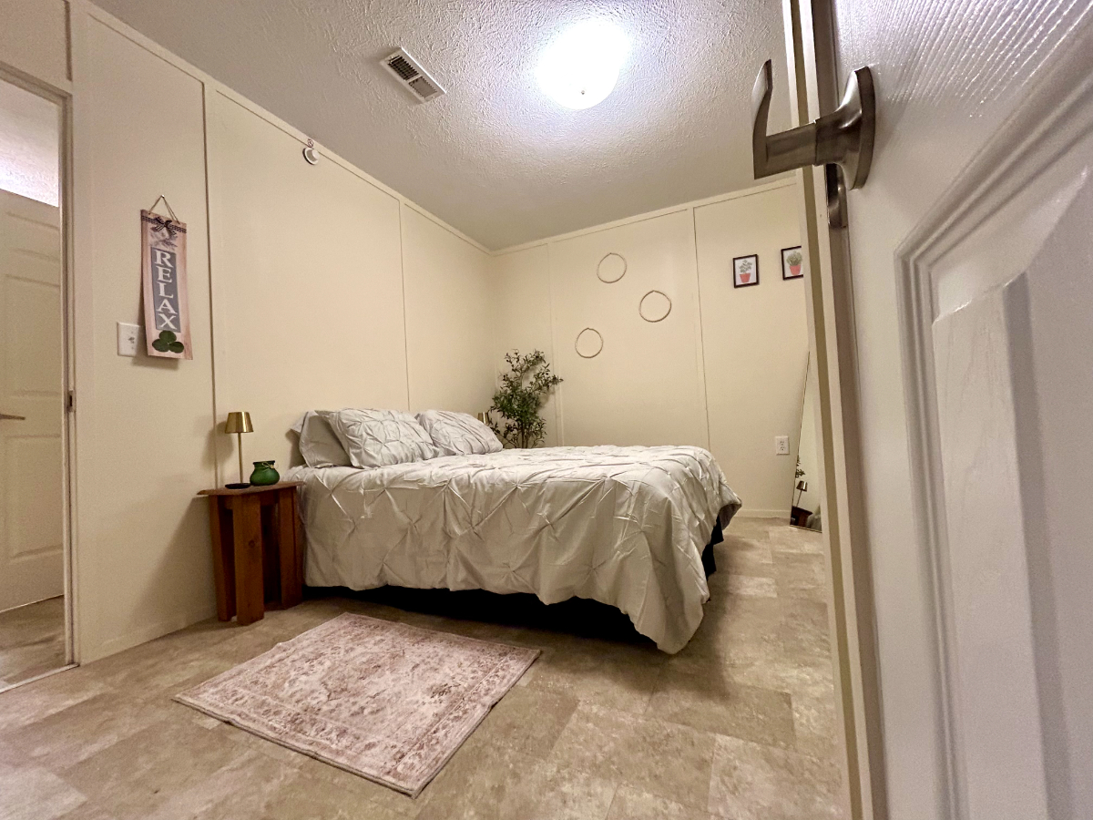 Modern 2BR/1BA Mobile Home - Fully Furnished, Walk to Park & Main Street - Photo 6