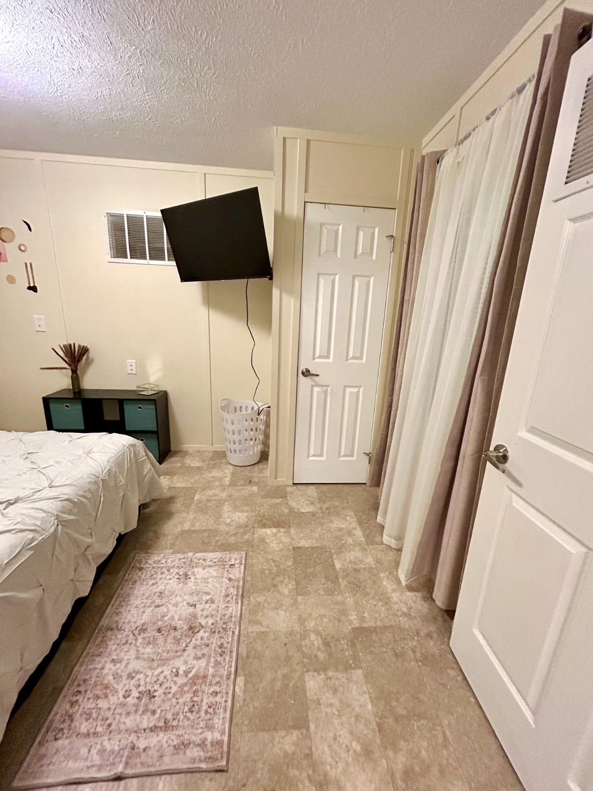 Modern 2BR/1BA Mobile Home - Fully Furnished, Walk to Park & Main Street - Photo 7