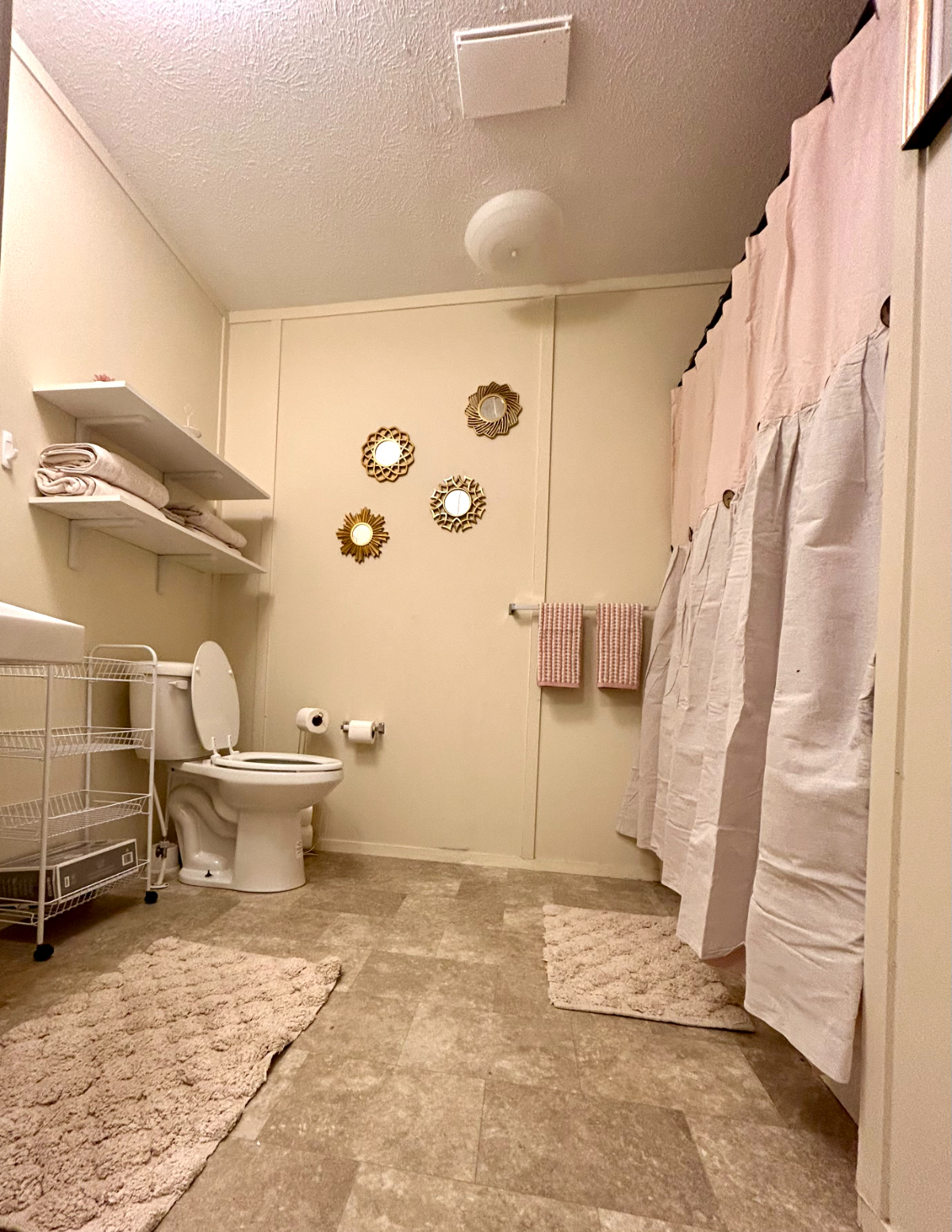 Modern 2BR/1BA Mobile Home - Fully Furnished, Walk to Park & Main Street - Photo 9