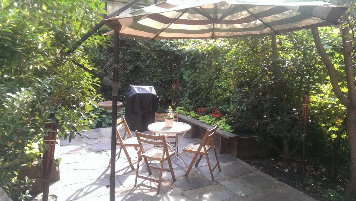 Harlem's Finest apartment and garden - Photo 2