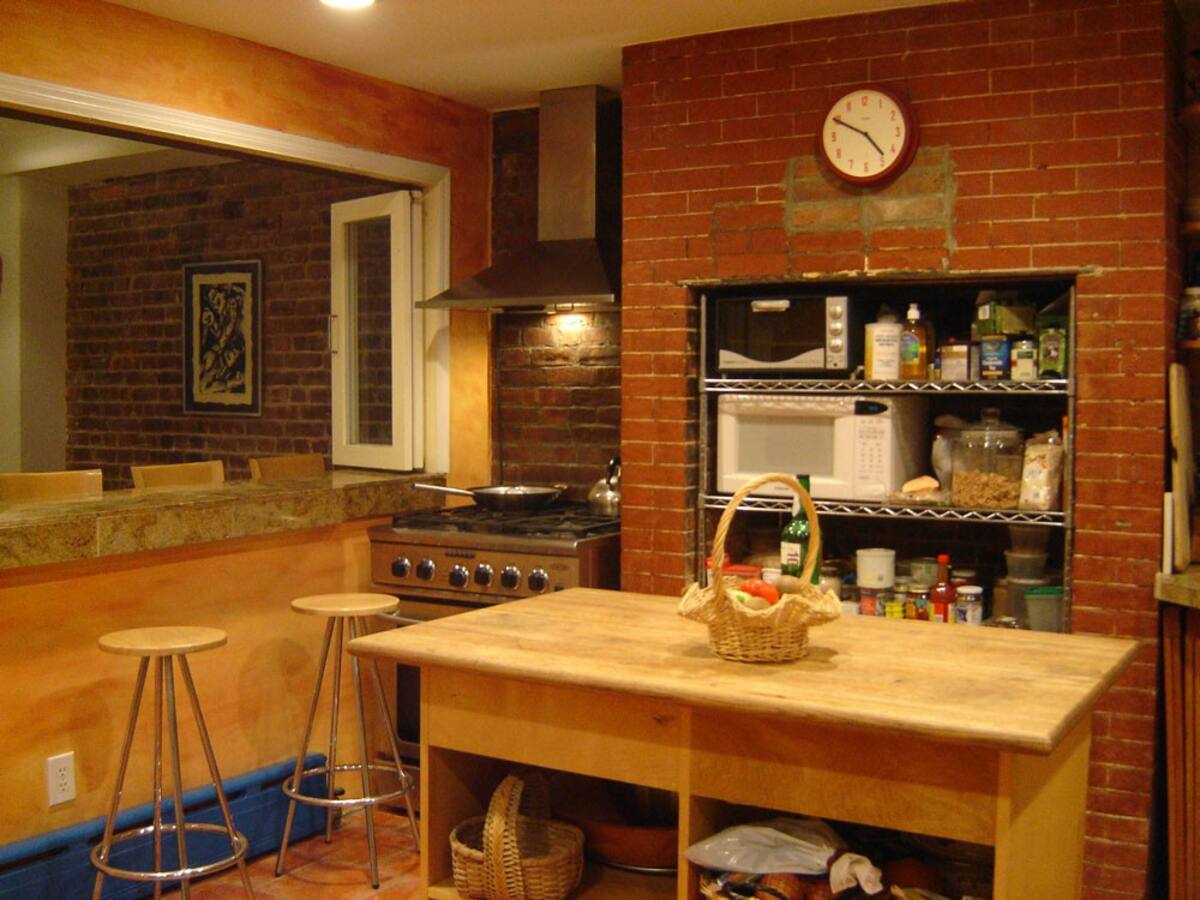 Harlem's Finest apartment and garden - Photo 8