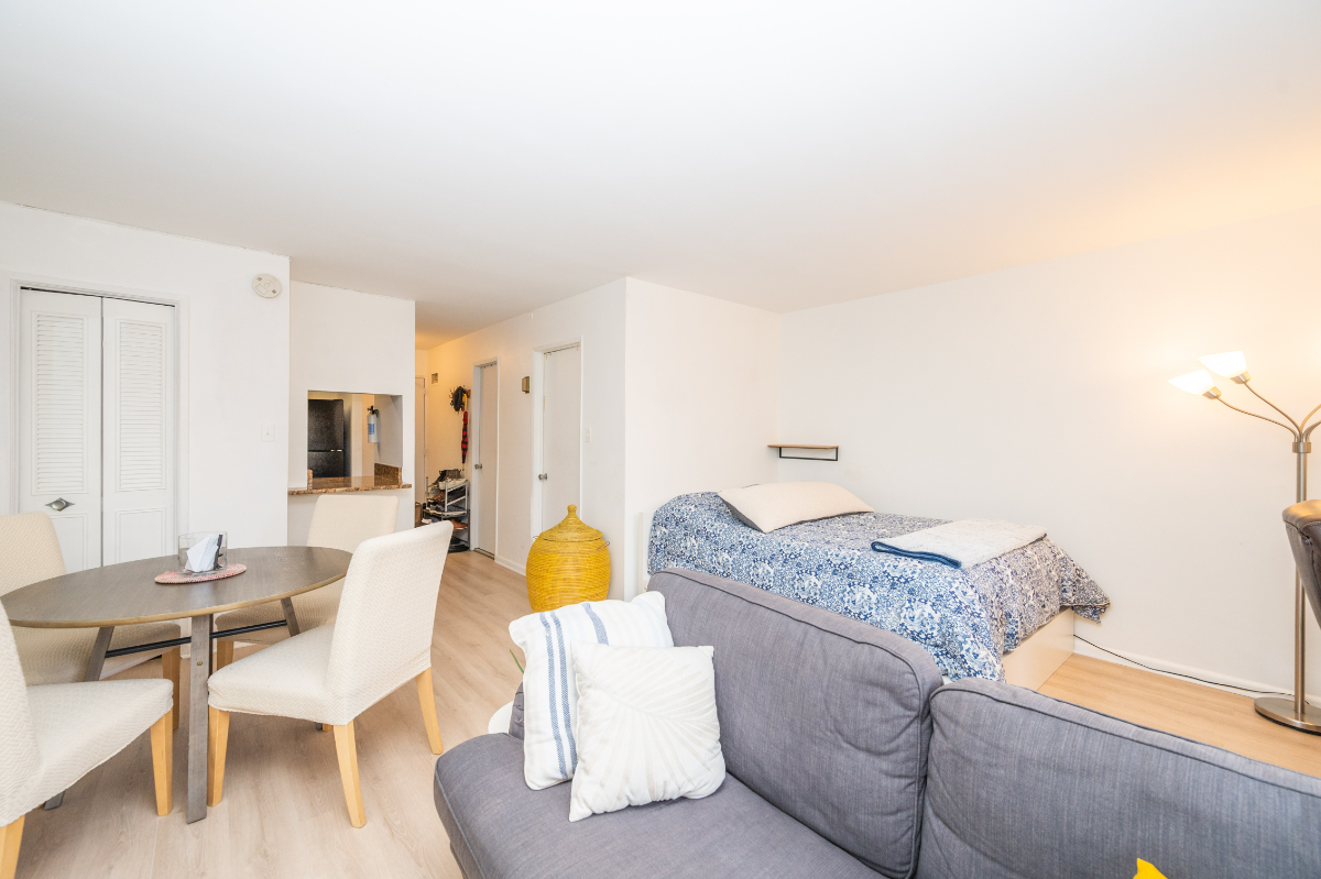 Centrally Located with Easy Access to Downtown DC, Chevy Chase DC/Maryland, Virginia: Pentagon etc. - Photo 2