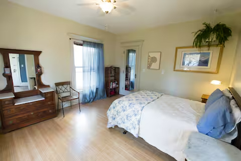 Victorian 2 bedroom - Photo 2