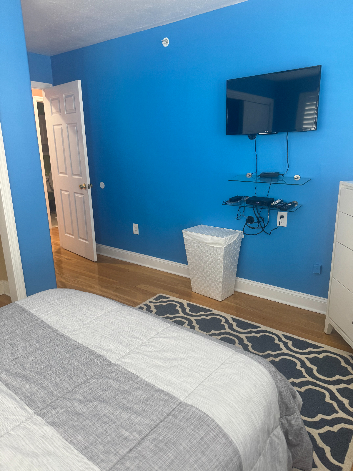 Rockaway Beach- 2 available spacious bedrooms - Photo 3