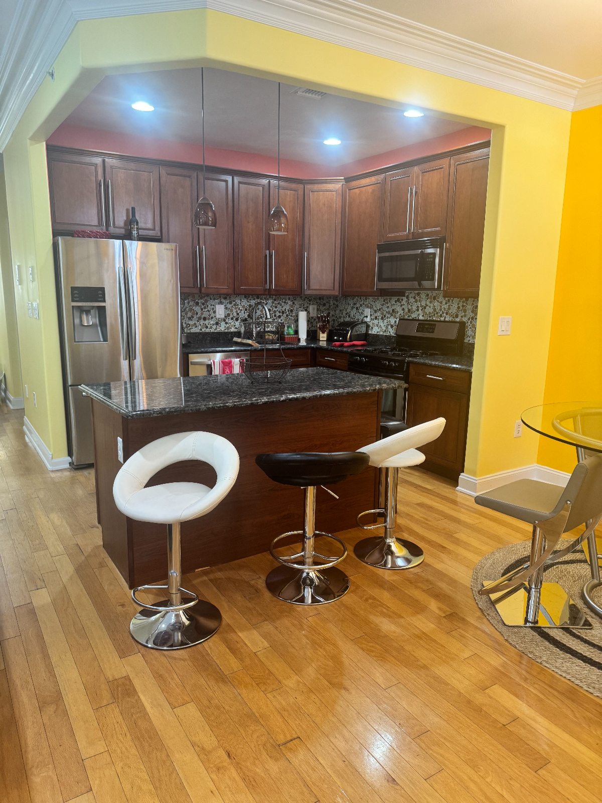Rockaway Beach- 2 available spacious bedrooms - Photo 10