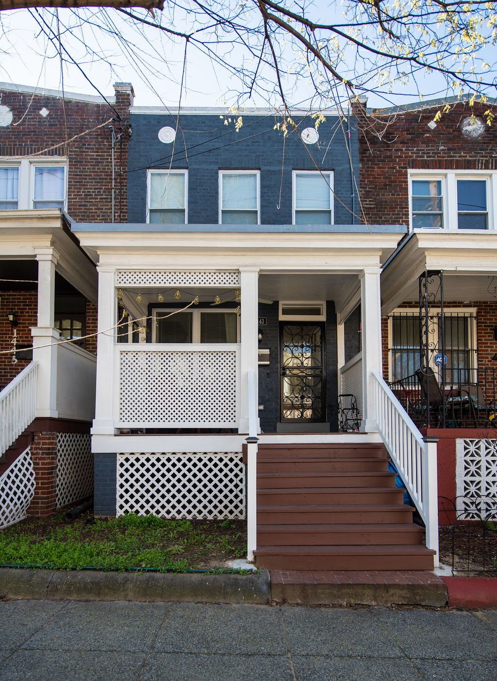 Creative Comfort in Southeast DC. Two-Bedroom Home with Outdoor Spaces and Artistic Vibe - Photo 1