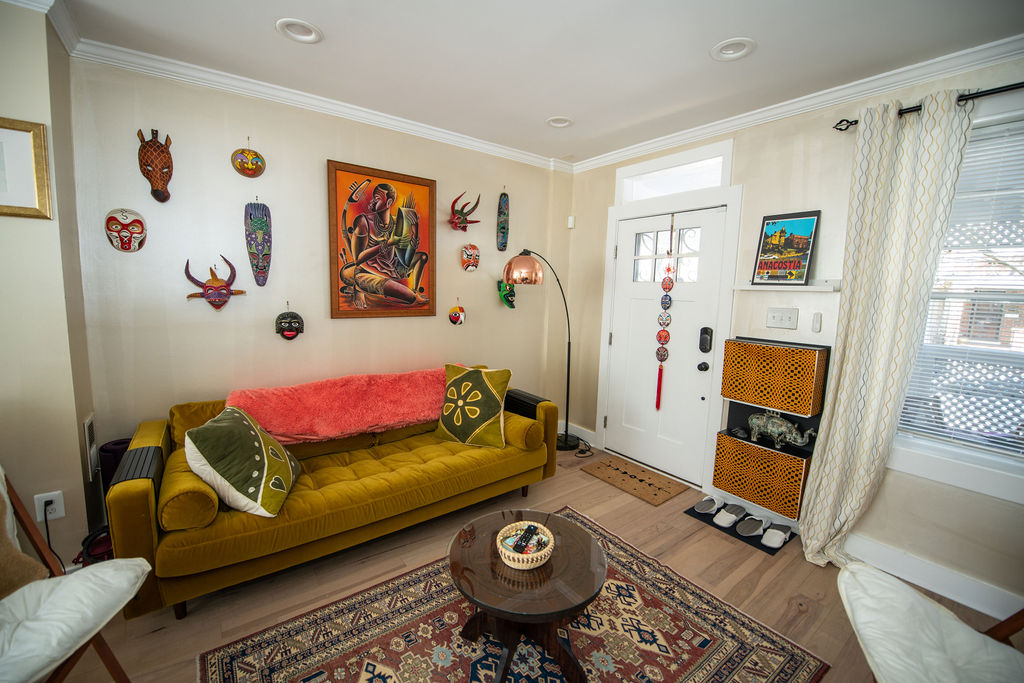 Creative Comfort in Southeast DC. Two-Bedroom Home with Outdoor Spaces and Artistic Vibe - Photo 3