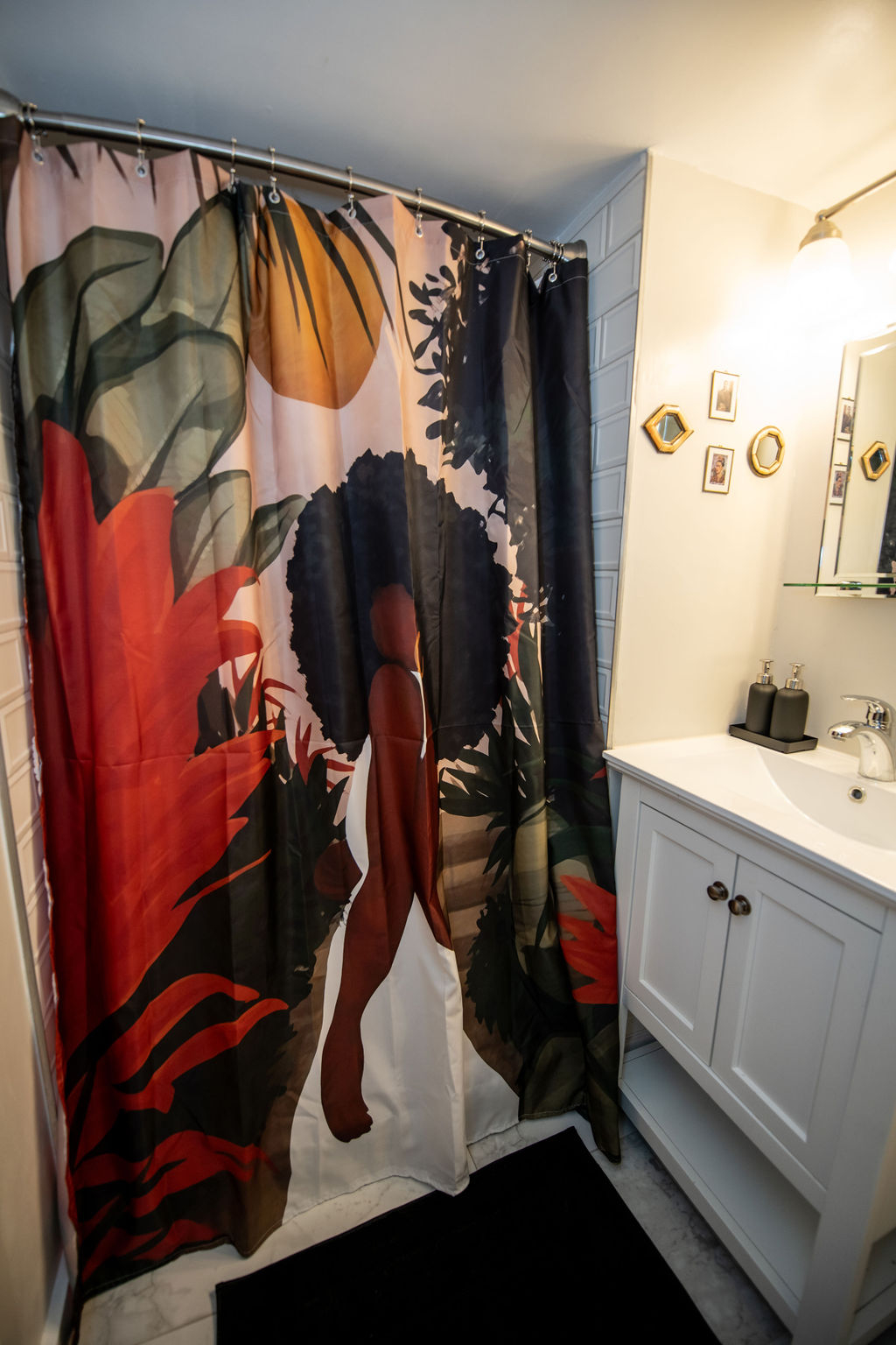 Creative Comfort in Southeast DC. Two-Bedroom Home with Outdoor Spaces and Artistic Vibe - Photo 10