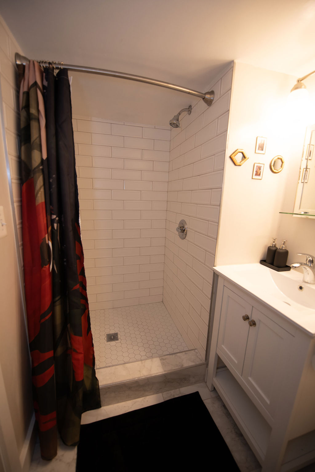 Creative Comfort in Southeast DC. Two-Bedroom Home with Outdoor Spaces and Artistic Vibe - Photo 11