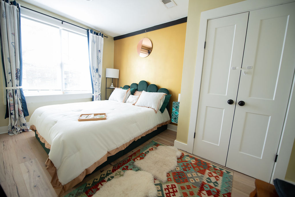 Creative Comfort in Southeast DC. Two-Bedroom Home with Outdoor Spaces and Artistic Vibe - Photo 9