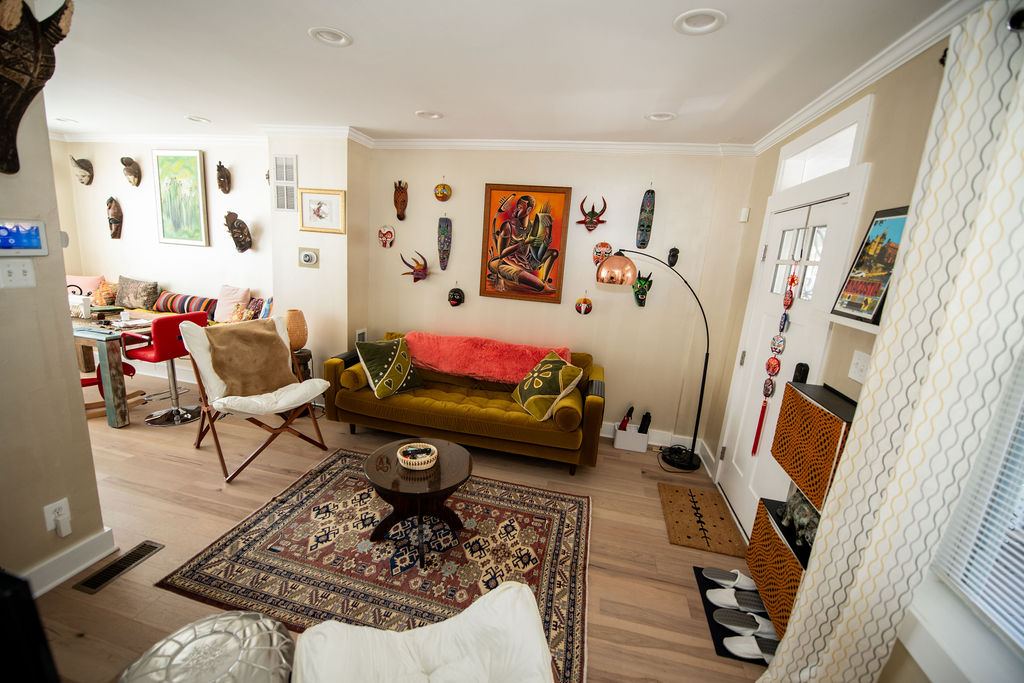 Creative Comfort in Southeast DC. Two-Bedroom Home with Outdoor Spaces and Artistic Vibe - Photo 5