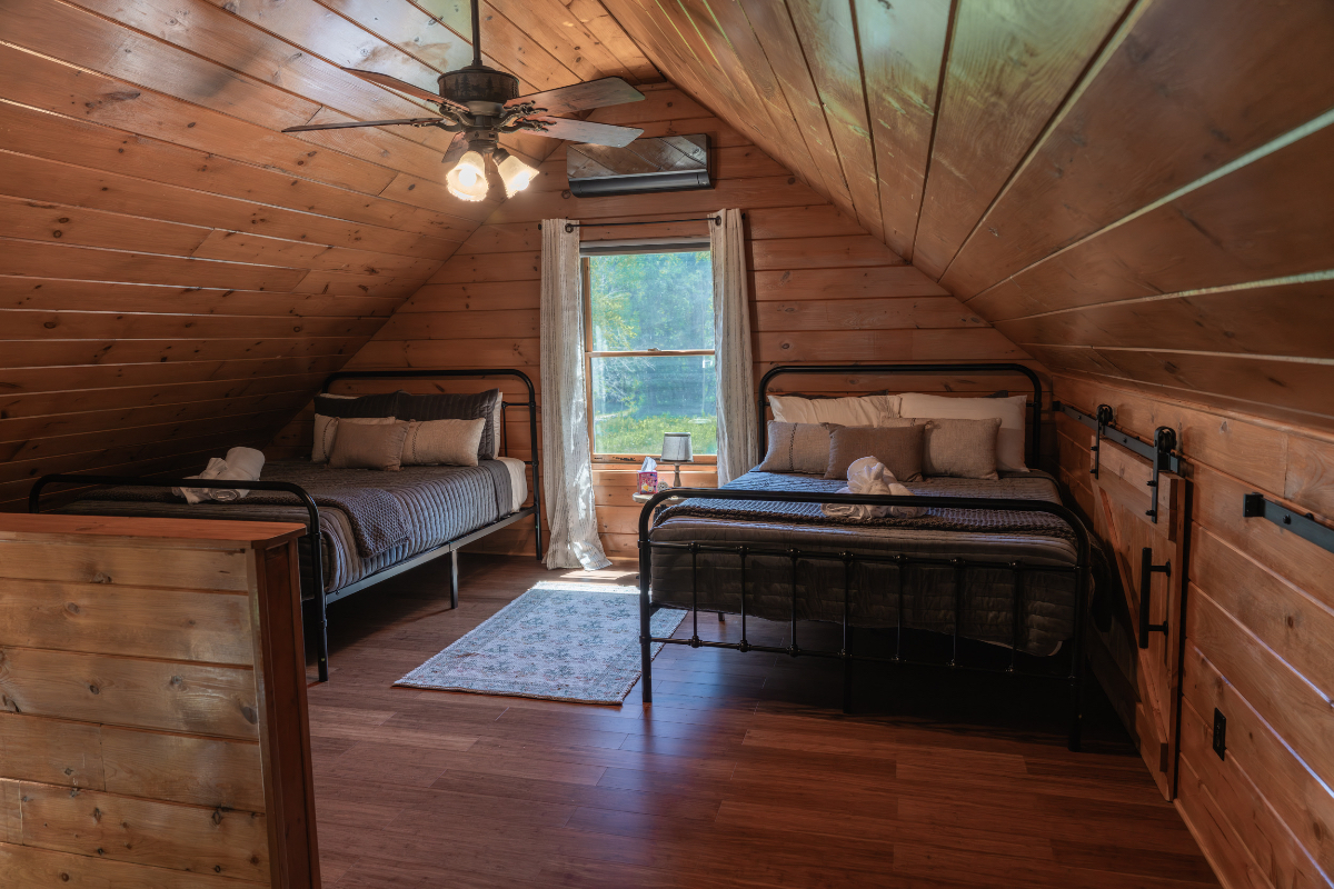Cabin with a Fire Pit Glow - Photo 7