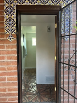 Foothills Guesthouse - Photo 12