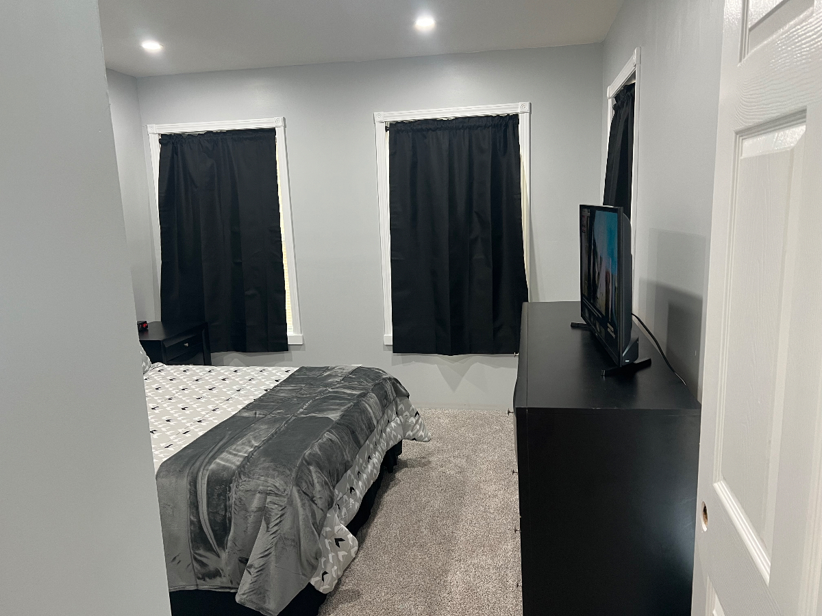 Modern and Cozy Room - Photo 7