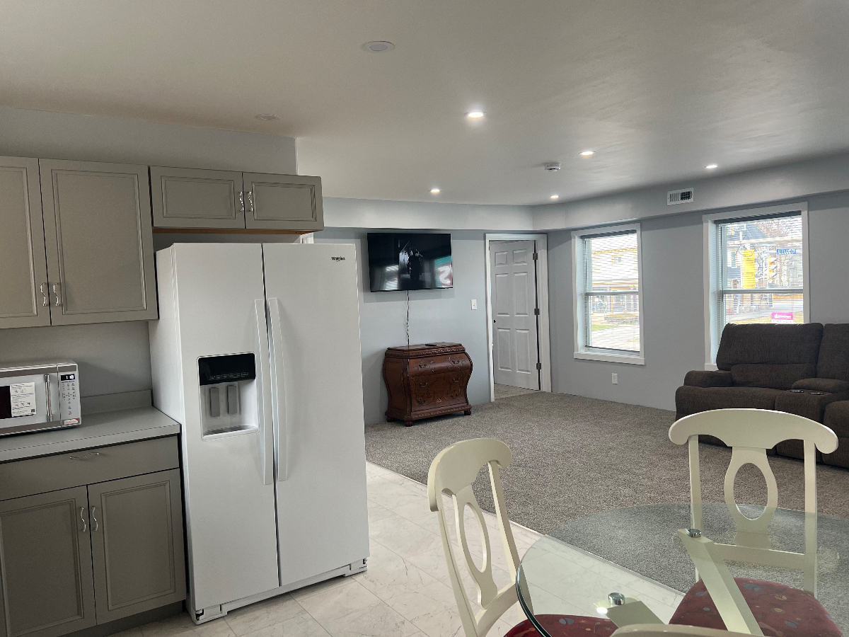 Modern and Cozy Room - Photo 2