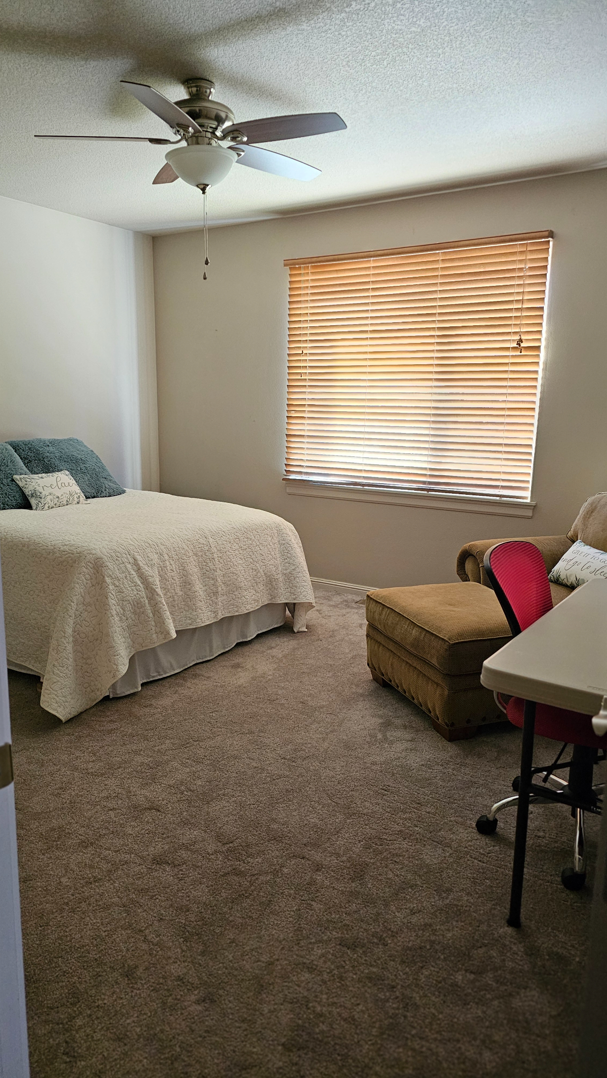 Private room near hospital - Photo 1