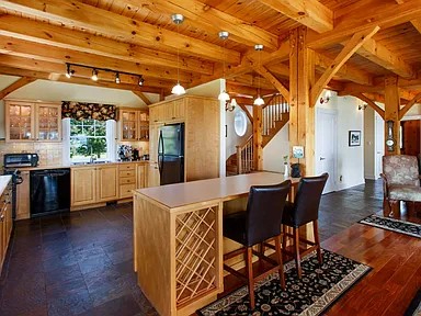 Quiet and spacious lakefront home - Photo 3