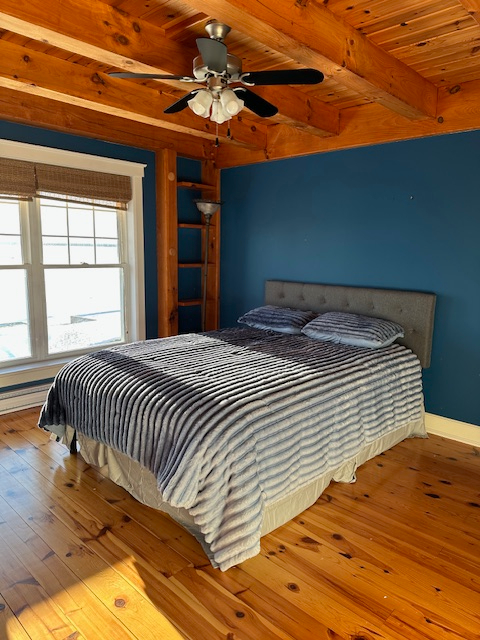Quiet and spacious lakefront home - Photo 7