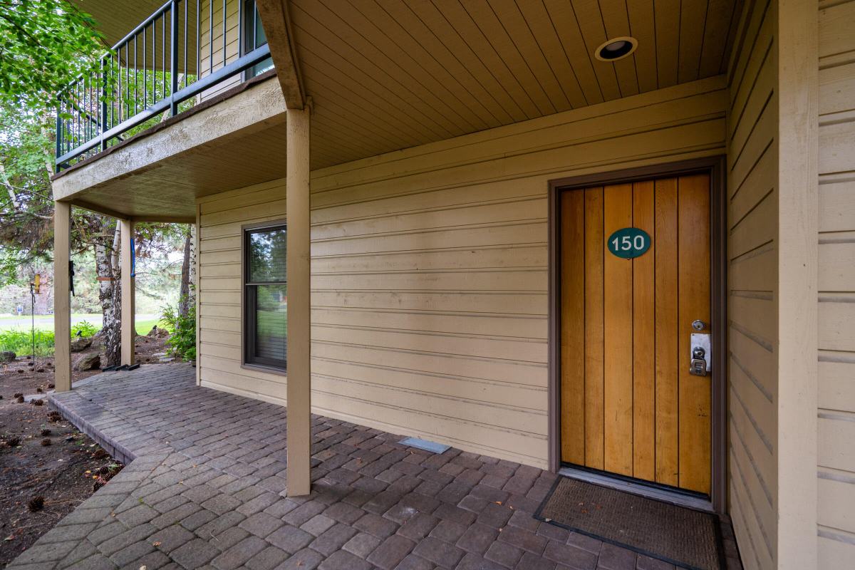 Peaceful 1 Bedroom Apartment in Mt Bachelor Village - Photo 2
