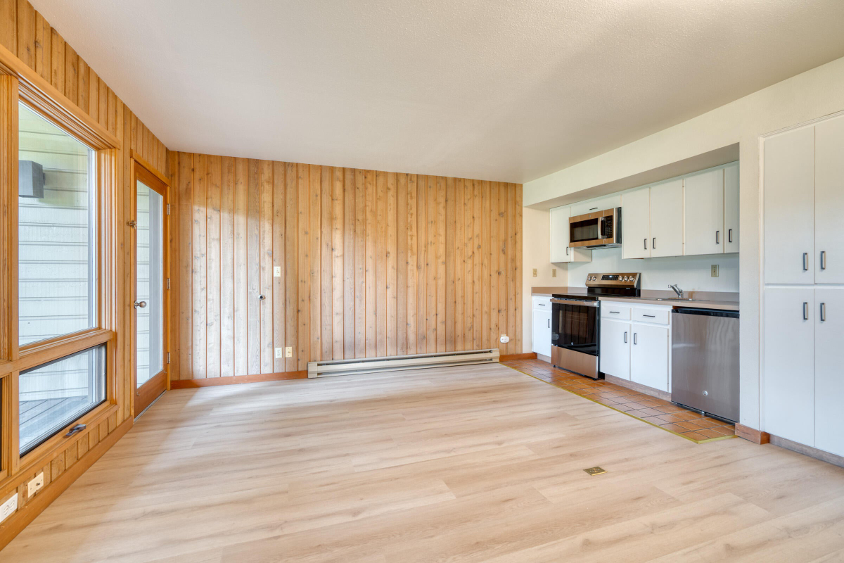 Peaceful 1 Bedroom Apartment in Mt Bachelor Village - Photo 5